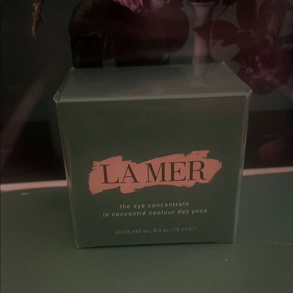 La Mer Eye Concentrate in Elegant Green Packaging